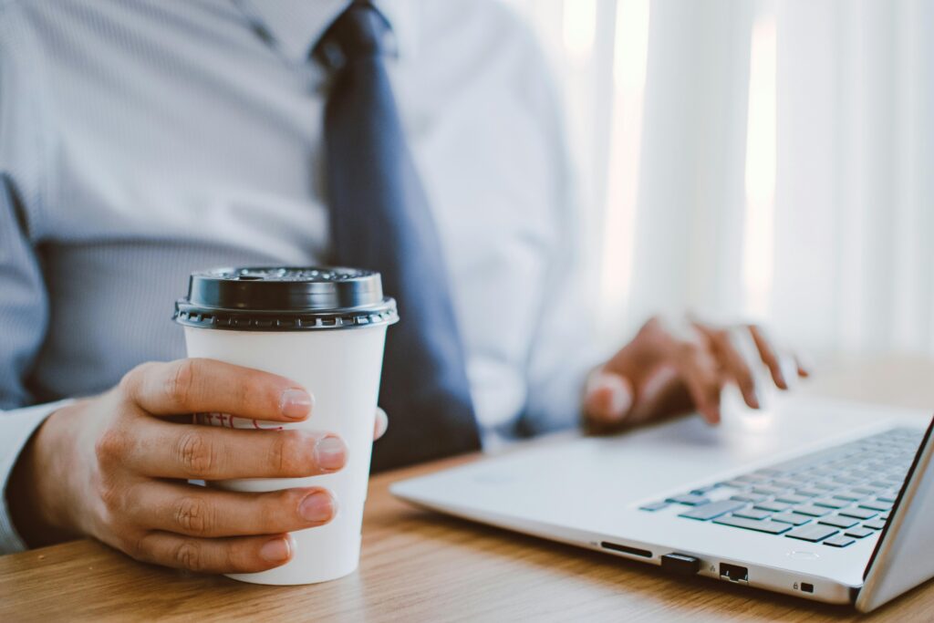 Web3: la nueva frontera para emprendedores. Descubre las oportunidades y desafíos de la era descentralizada. #Web3 #emprendimiento #blockchain